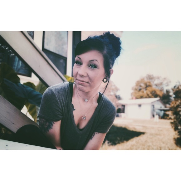 Meet your Posher, Michelle - Picture 2 of 5